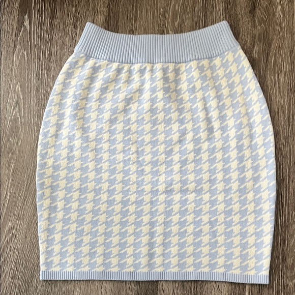 Express Light Blue and Cream Houndstooth Skirt Set - Picture 3 of 4